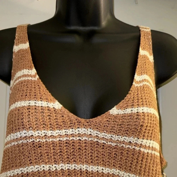 O&O Crop Knit Tank Top - Picture 2 of 4